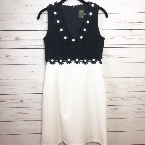 Taylor Dresses & Skirts - TAYLOR Daisy Flower Black n White Dress